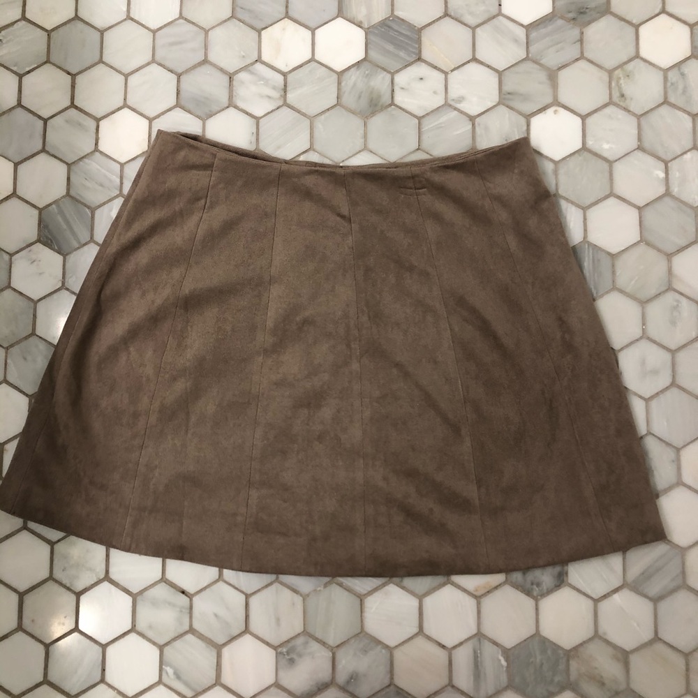 Altar’d State Suede Skirt NWT Size L - Picture 2 of 3